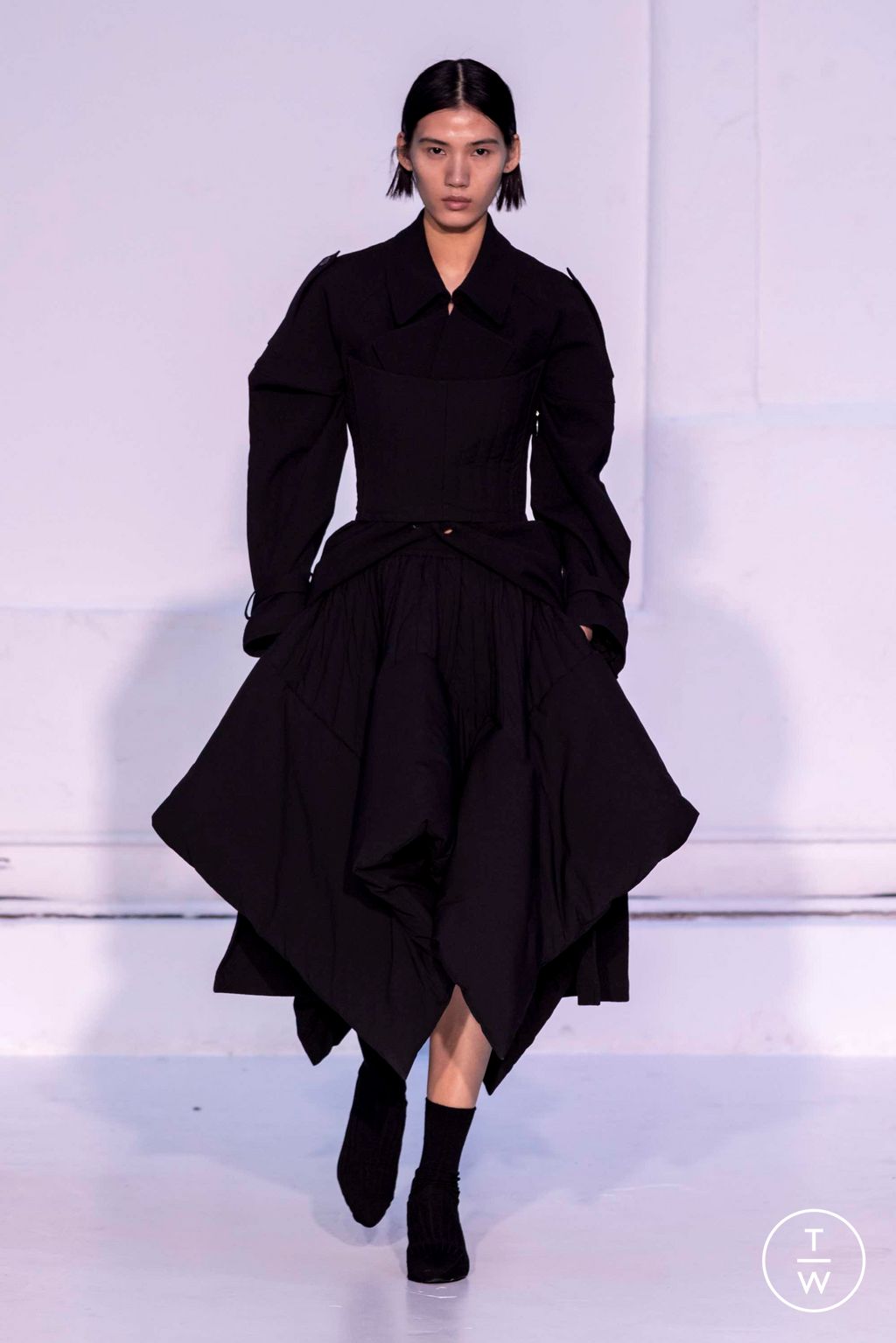 Fashion Week Paris Fall/Winter 2023 look 1 from the Dawei collection womenswear
