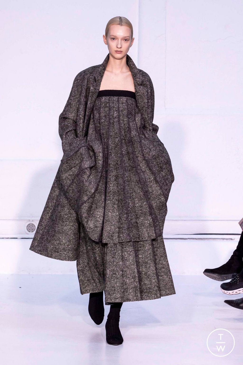 Fashion Week Paris Fall/Winter 2023 look 7 from the Dawei collection womenswear