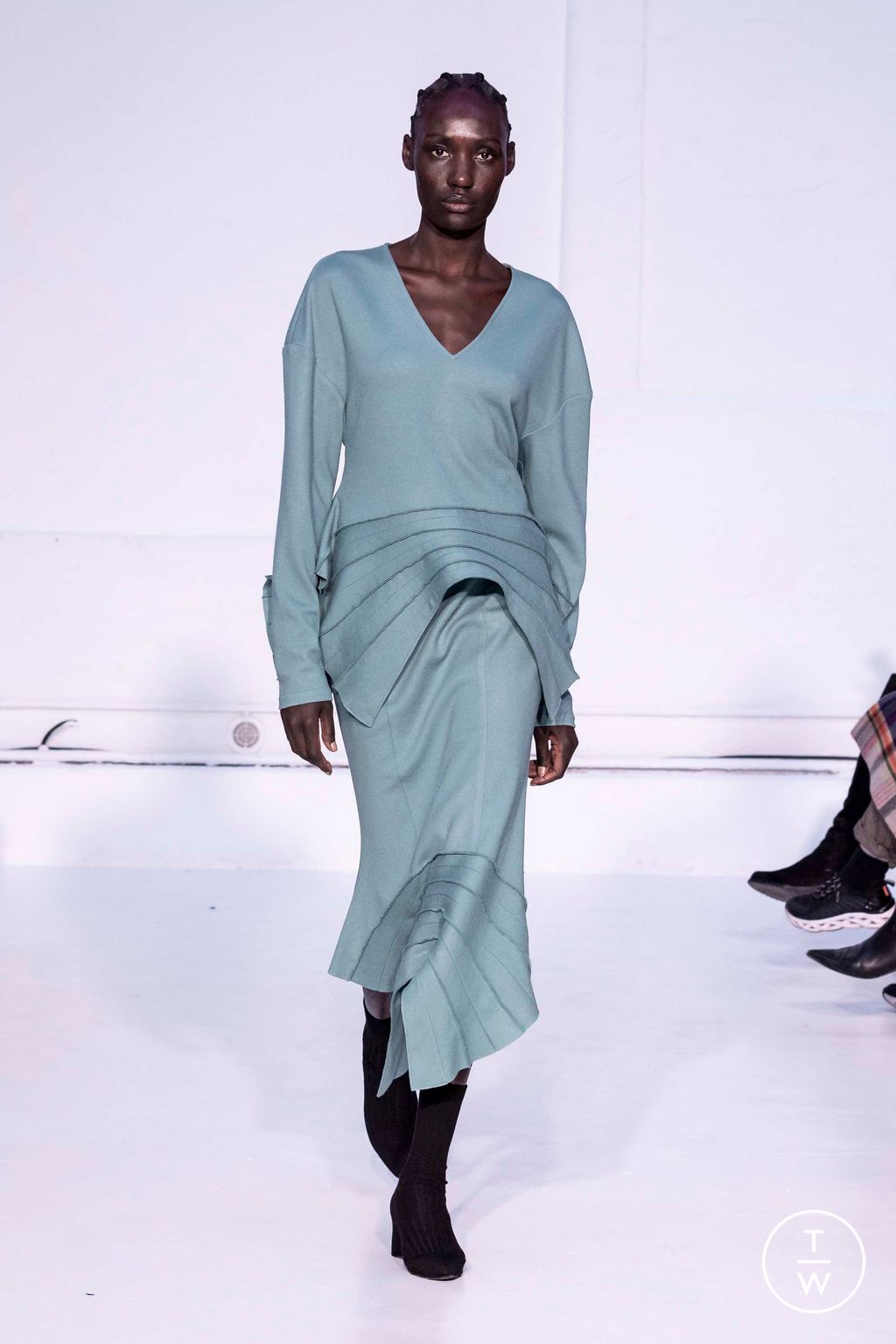 Fashion Week Paris Fall/Winter 2023 look 14 from the Dawei collection womenswear
