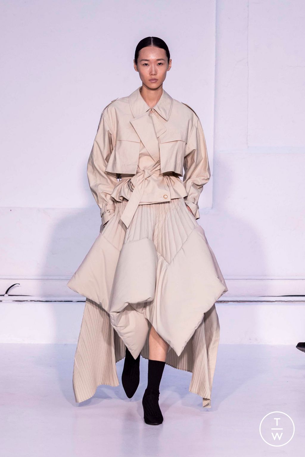 Fashion Week Paris Fall/Winter 2023 look 2 de la collection Dawei womenswear