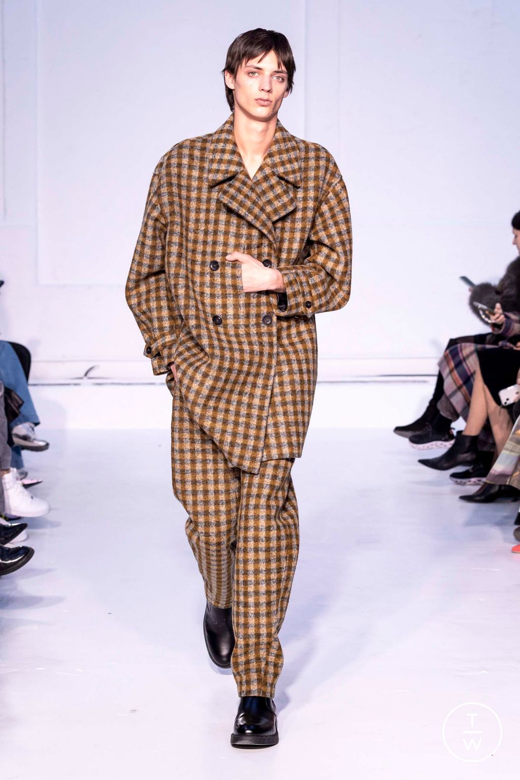 Fashion Week Paris Fall/Winter 2023 look 17 de la collection Dawei womenswear