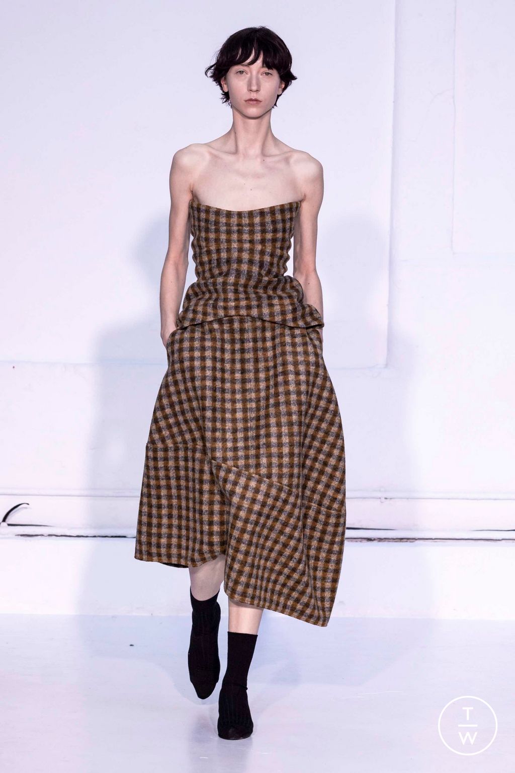 Fashion Week Paris Fall/Winter 2023 look 18 de la collection Dawei womenswear