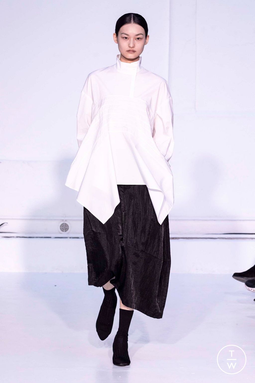 Fashion Week Paris Fall/Winter 2023 look 21 from the Dawei collection womenswear