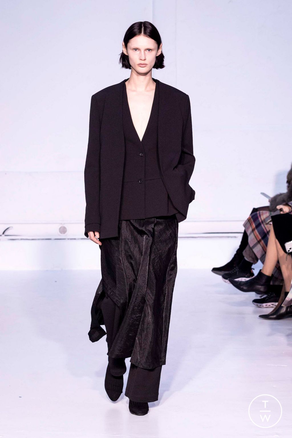 Fashion Week Paris Fall/Winter 2023 look 22 de la collection Dawei womenswear