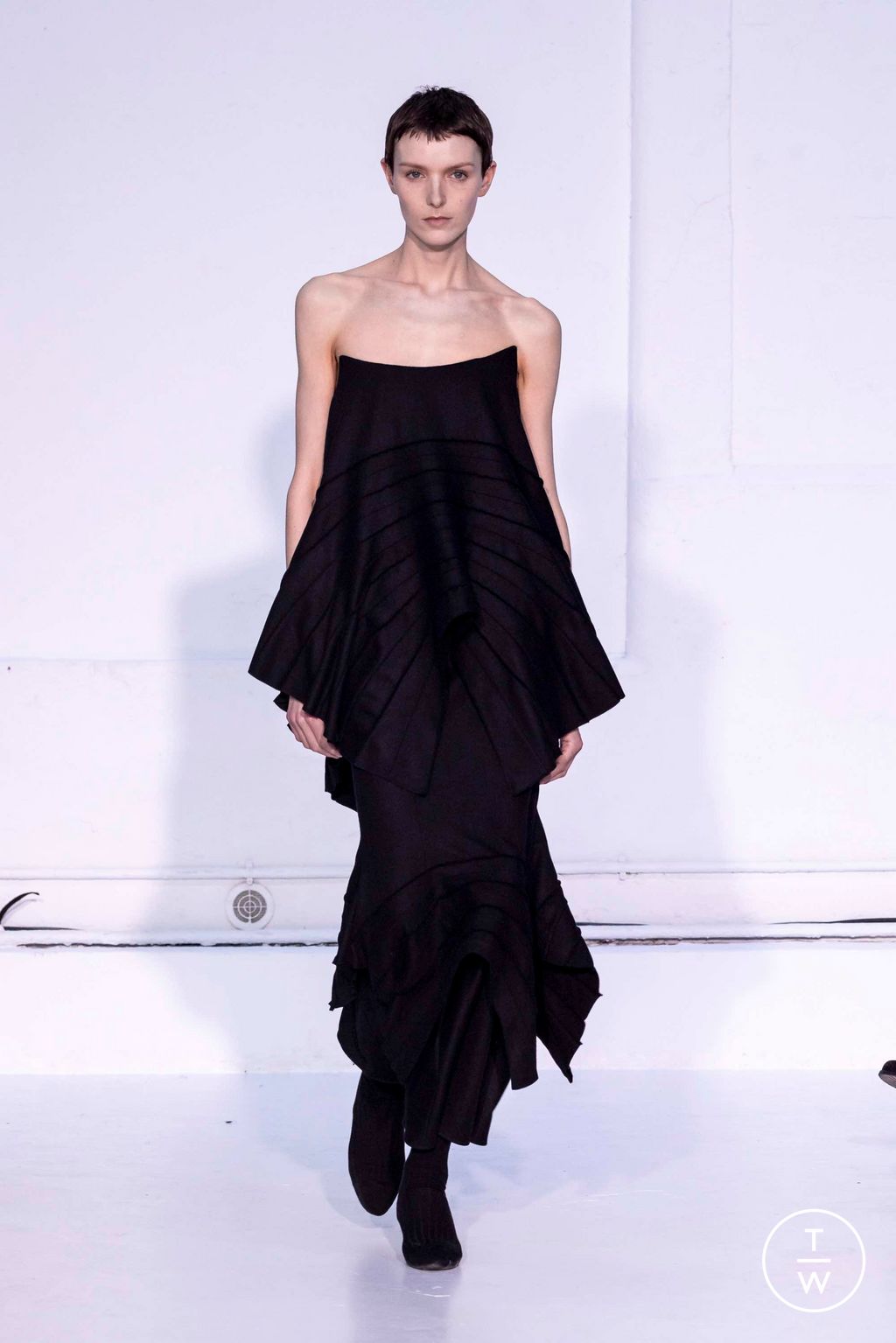 Fashion Week Paris Fall/Winter 2023 look 24 from the Dawei collection 女装