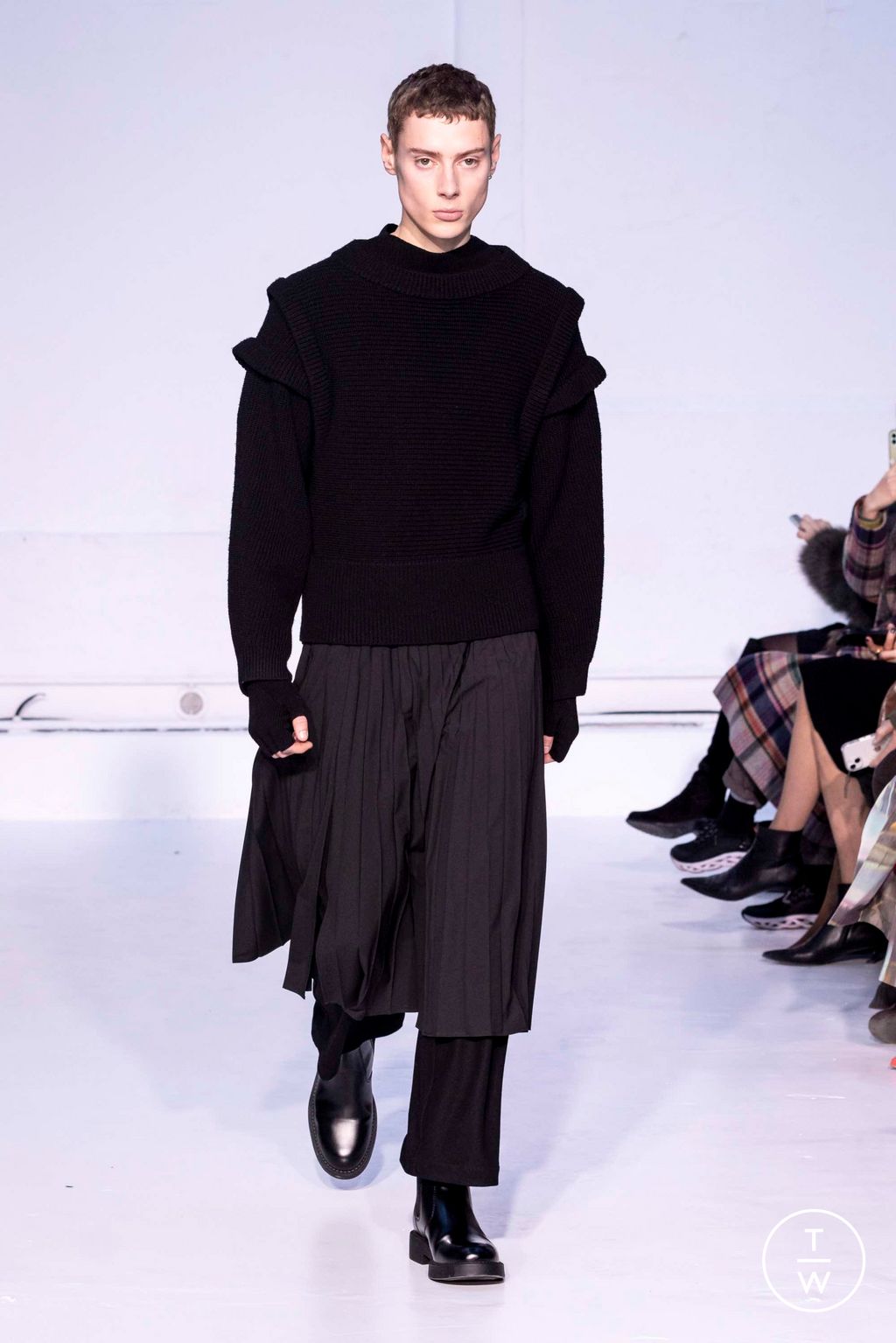 Fashion Week Paris Fall/Winter 2023 look 25 from the Dawei collection womenswear