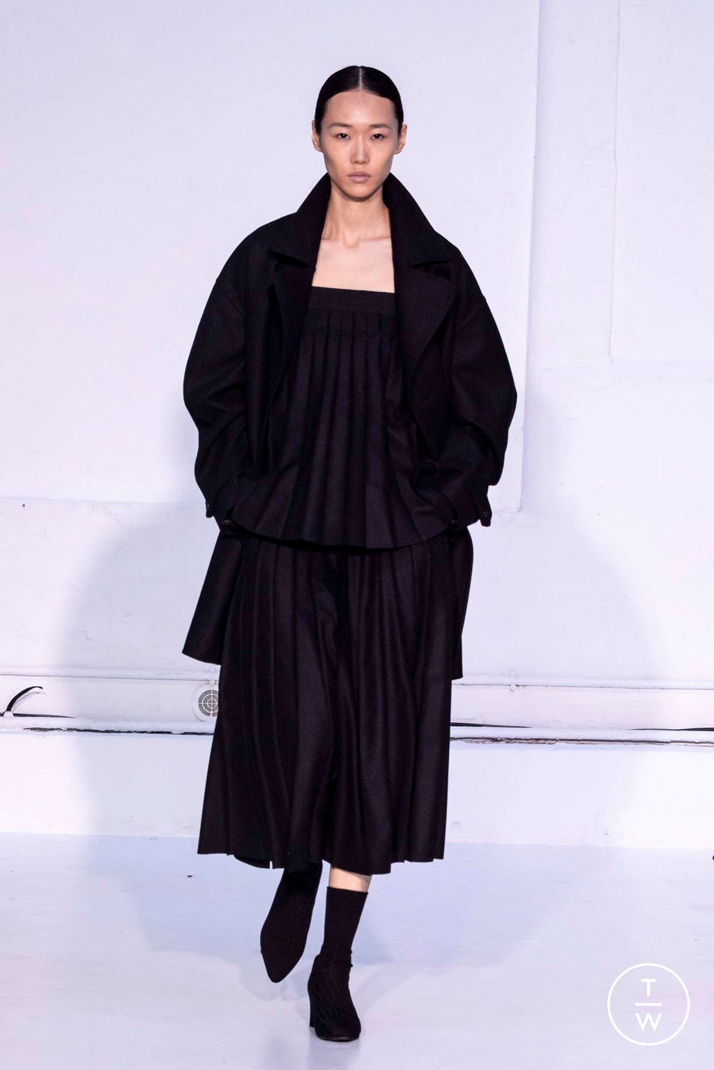 Fashion Week Paris Fall/Winter 2023 look 26 de la collection Dawei womenswear