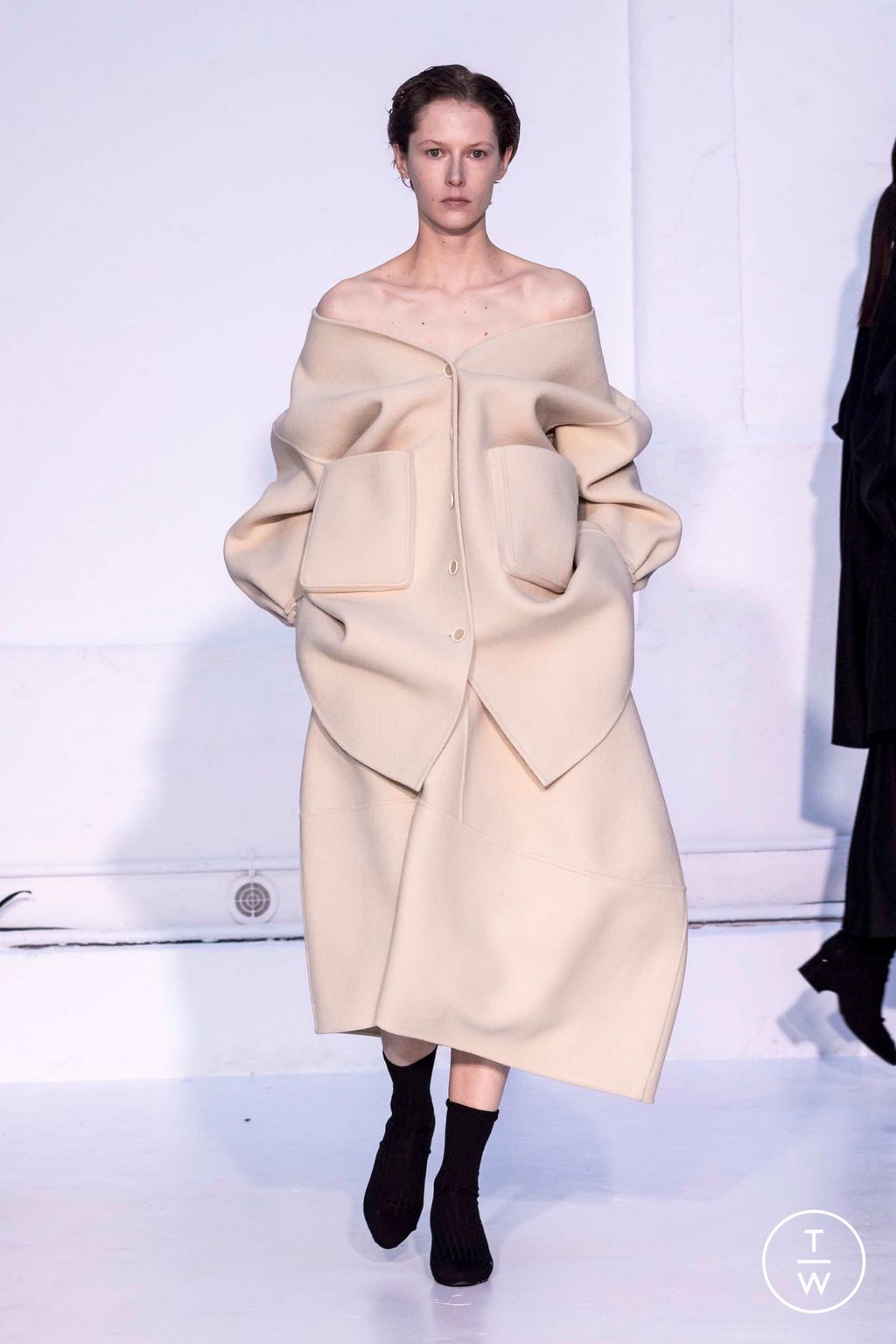 Fashion Week Paris Fall/Winter 2023 look 28 de la collection Dawei womenswear
