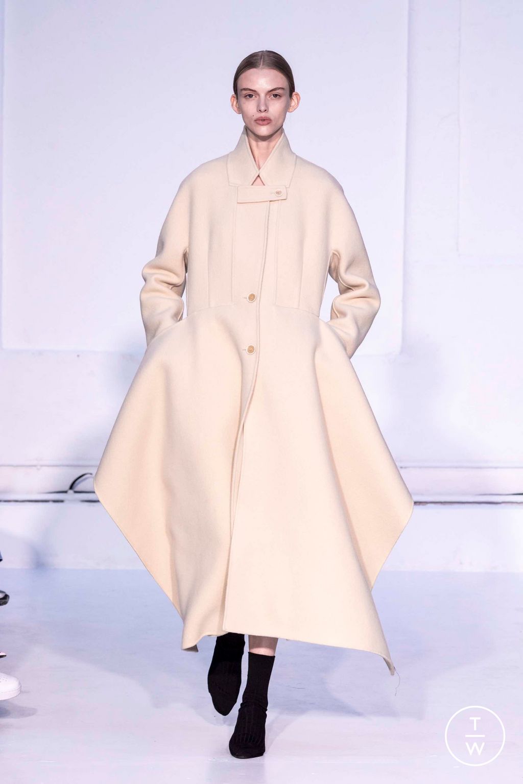Fashion Week Paris Fall/Winter 2023 look 29 de la collection Dawei womenswear