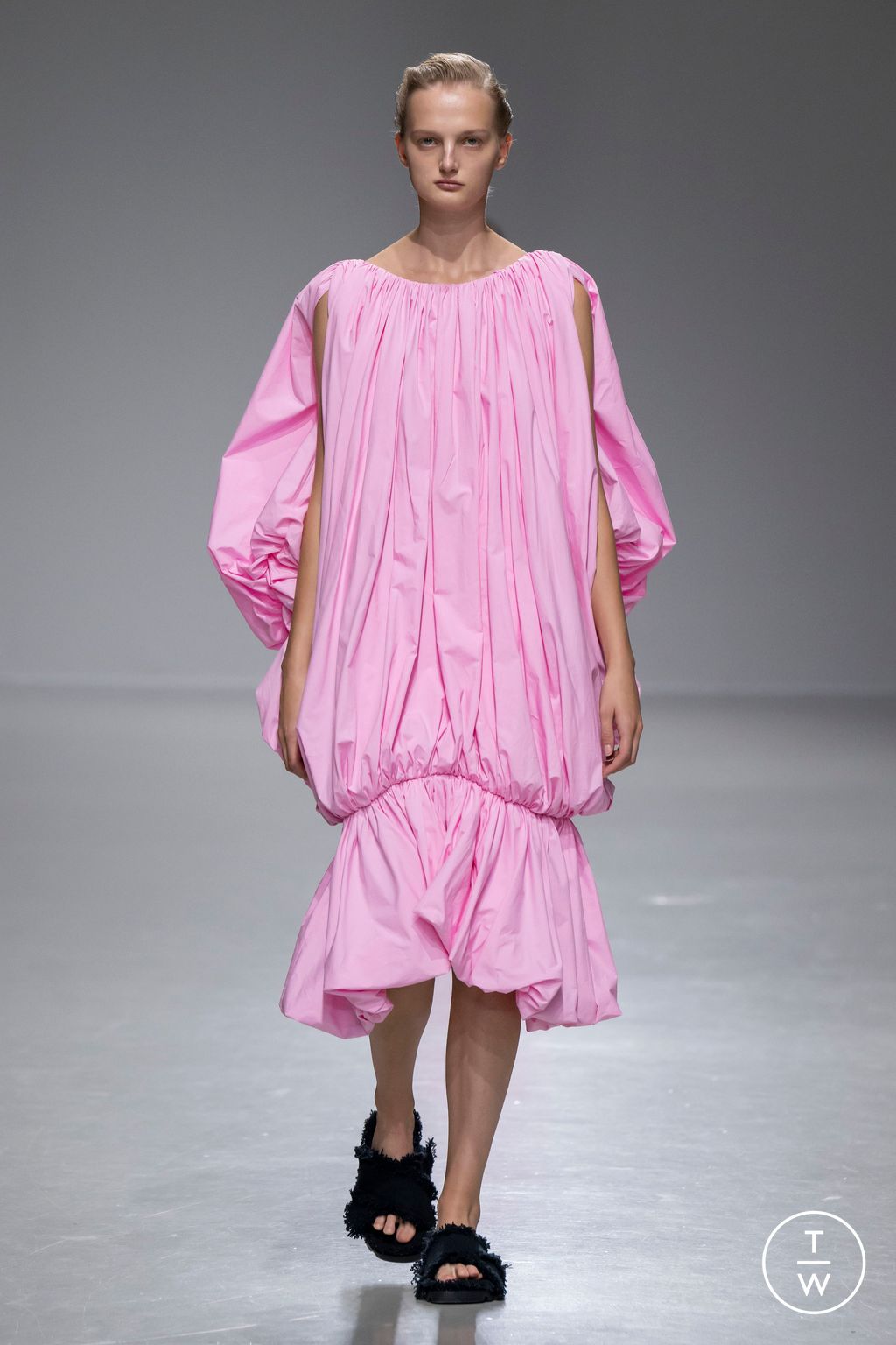 Fashion Week Paris Spring/Summer 2024 look 1 de la collection Dawei womenswear