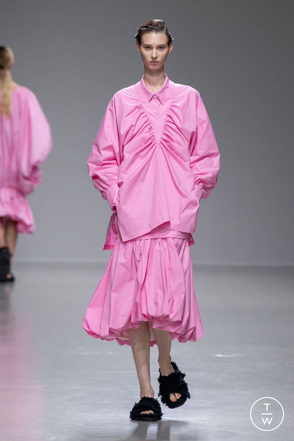 Fashion Week Paris Spring/Summer 2024 look 3 from the Dawei collection womenswear