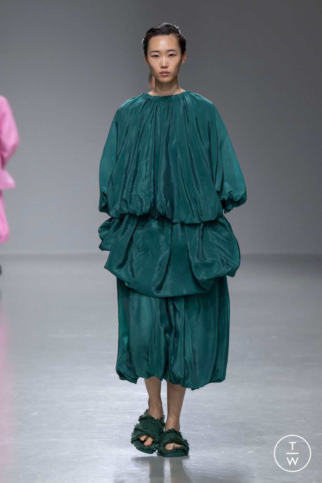 Fashion Week Paris Spring/Summer 2024 look 5 from the Dawei collection womenswear