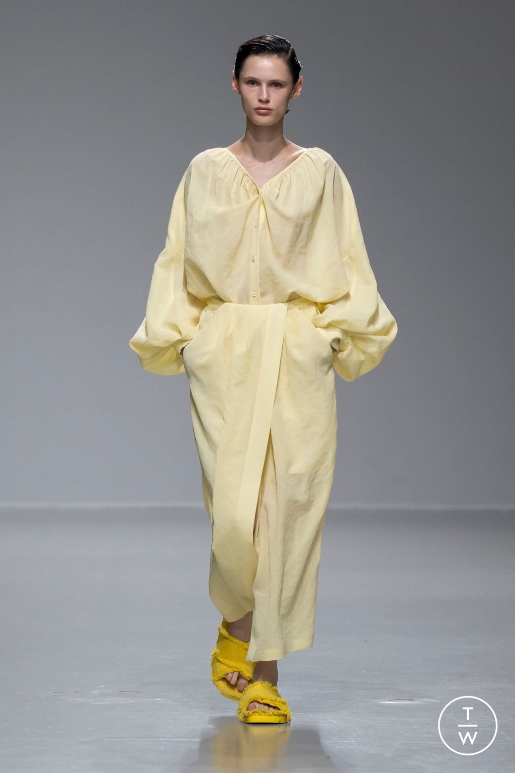 Fashion Week Paris Spring/Summer 2024 look 11 from the Dawei collection womenswear