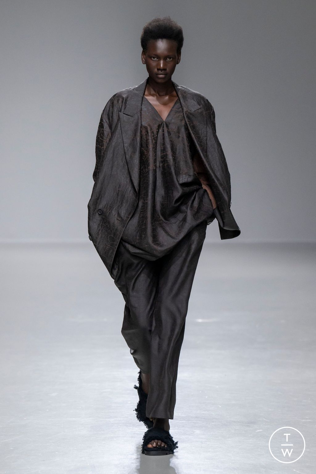 Fashion Week Paris Spring/Summer 2024 look 15 from the Dawei collection 女装