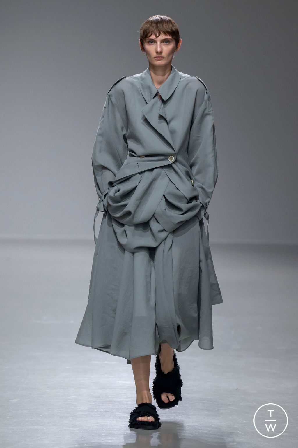 Fashion Week Paris Spring/Summer 2024 look 18 from the Dawei collection womenswear