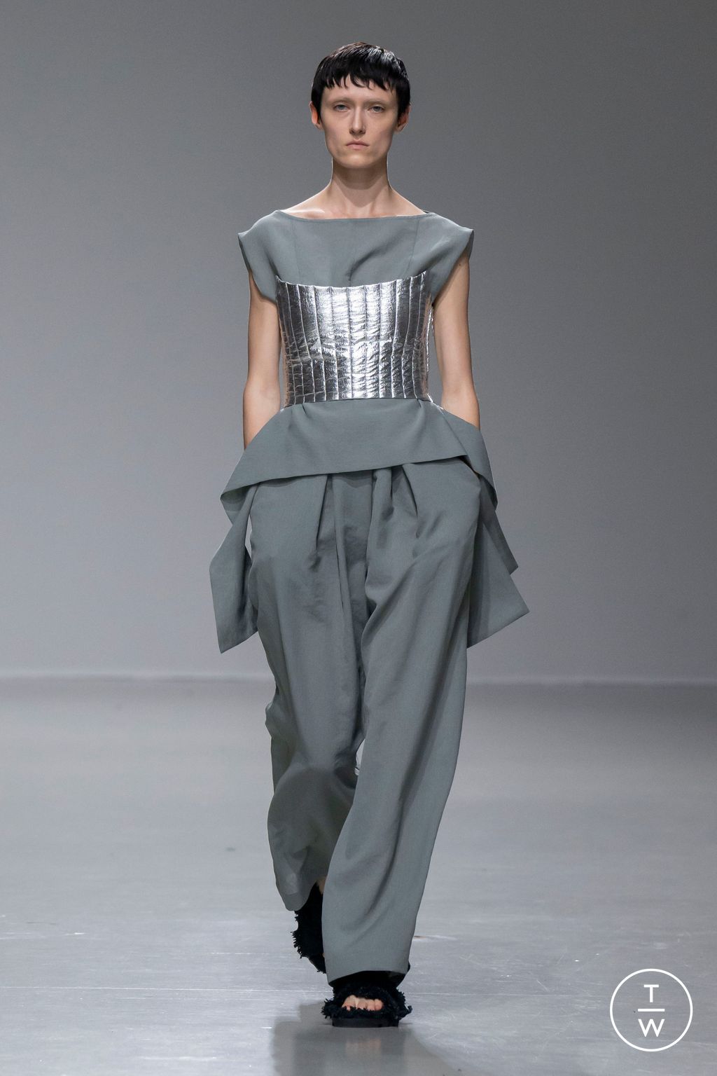 Fashion Week Paris Spring/Summer 2024 look 19 from the Dawei collection womenswear