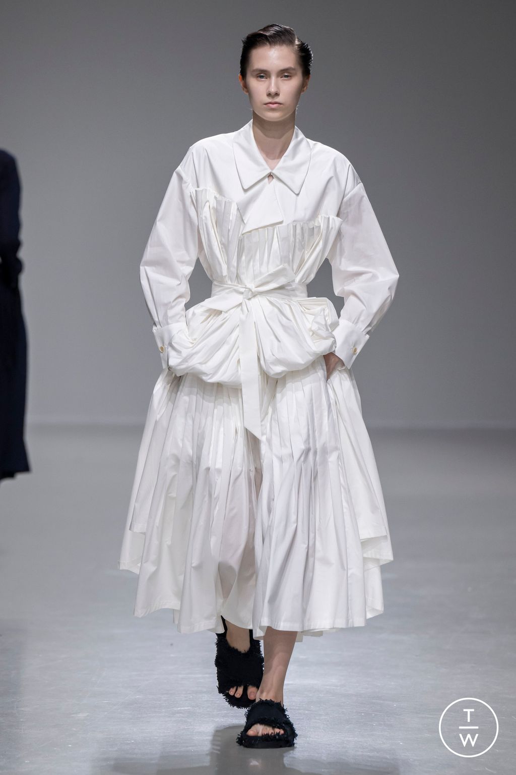 Fashion Week Paris Spring/Summer 2024 look 24 from the Dawei collection womenswear