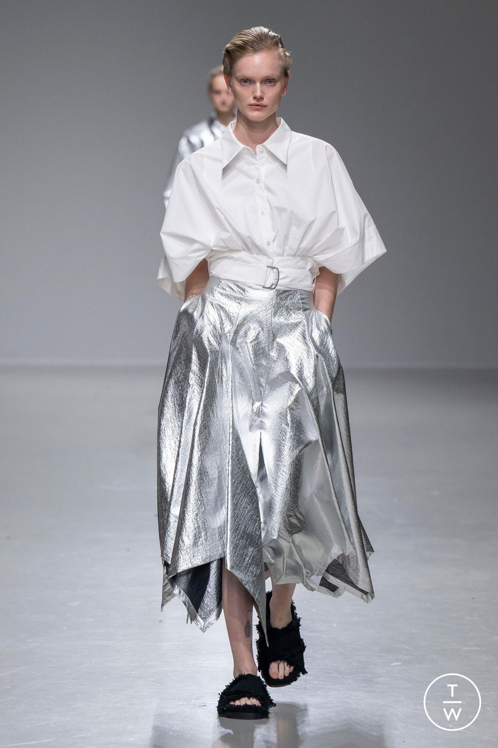 Fashion Week Paris Spring/Summer 2024 look 32 from the Dawei collection womenswear