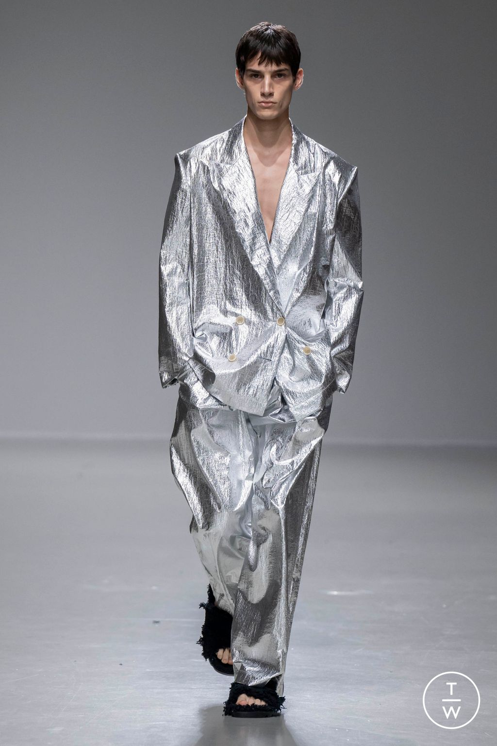 Fashion Week Paris Spring/Summer 2024 look 34 from the Dawei collection womenswear