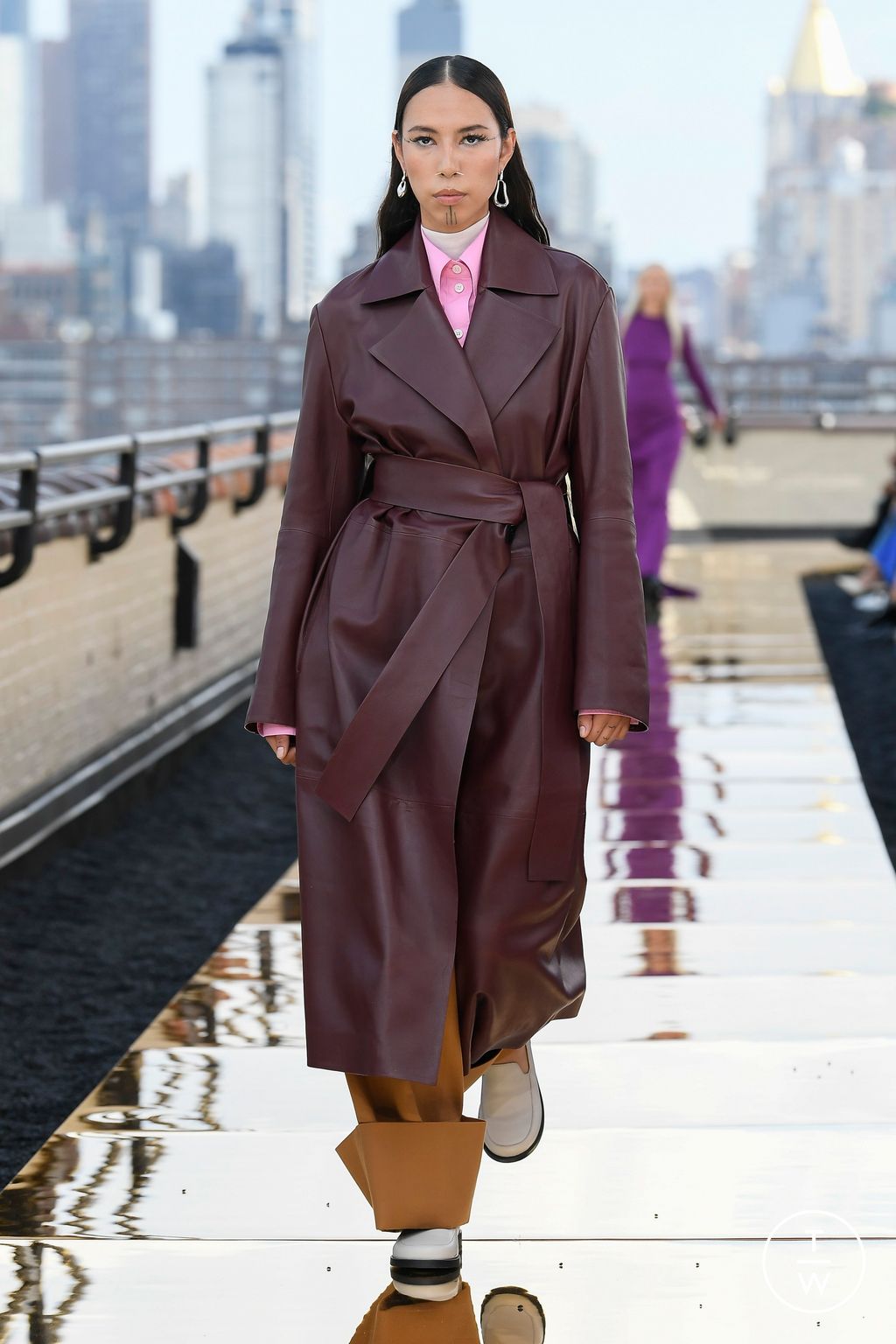 Fashion Week New York Fall/Winter 2022 look 14 de la collection Cos womenswear