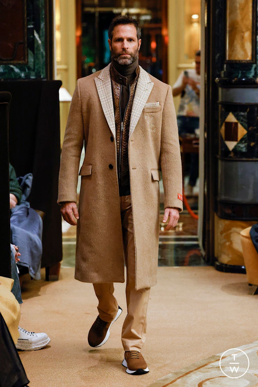 Fashion Week Milan Fall/Winter 2023 look 2 from the Billionaire collection 男装