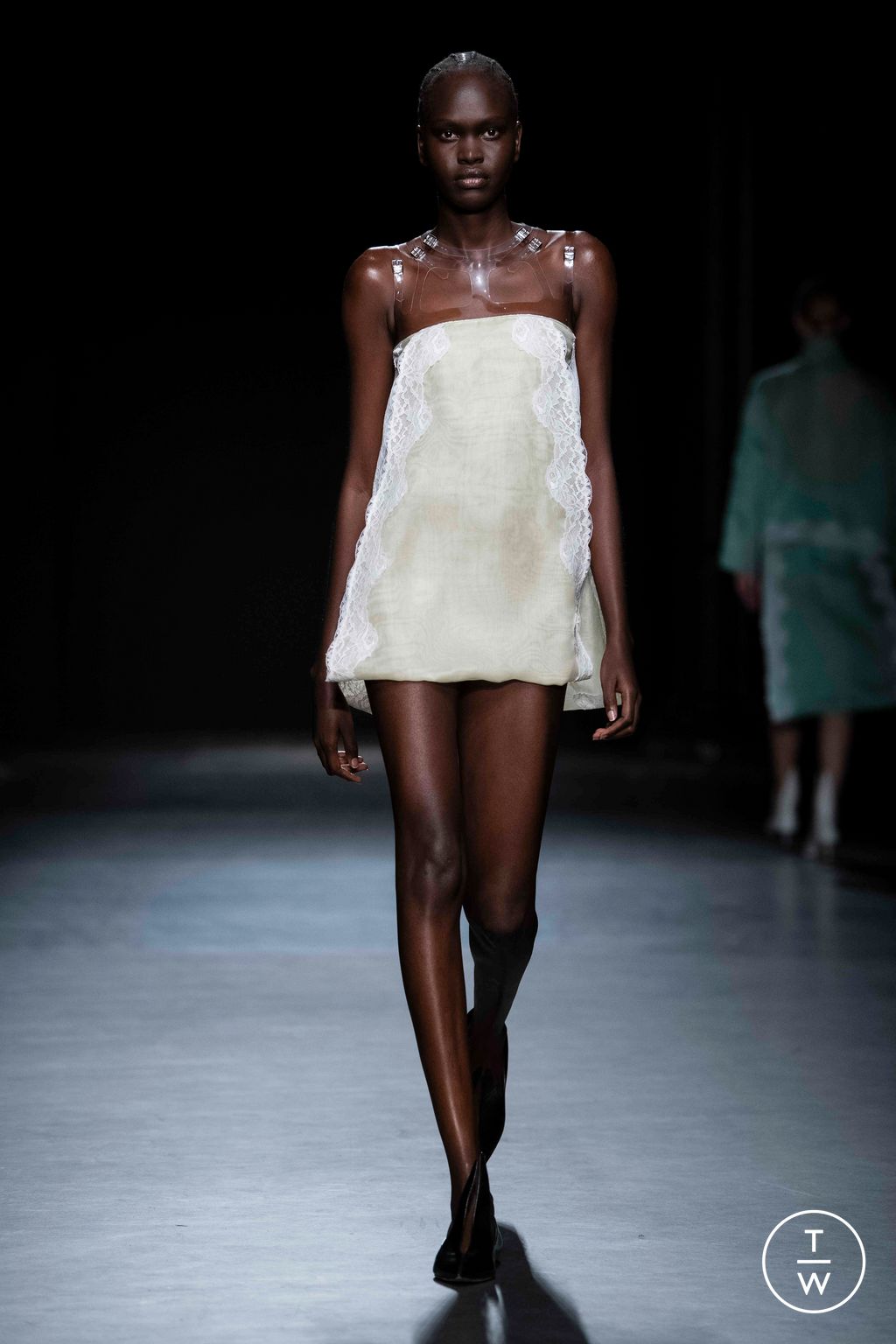 Fashion Week London Spring/Summer 2023 look 6 de la collection Christopher Kane womenswear