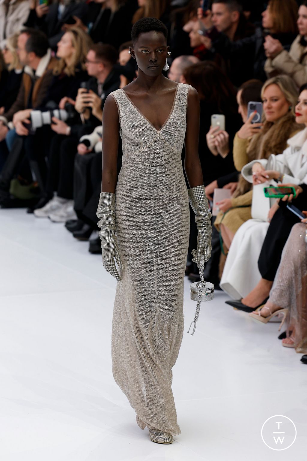 Fashion Week Paris Spring/Summer 2023 look 4 de la collection Fendi couture