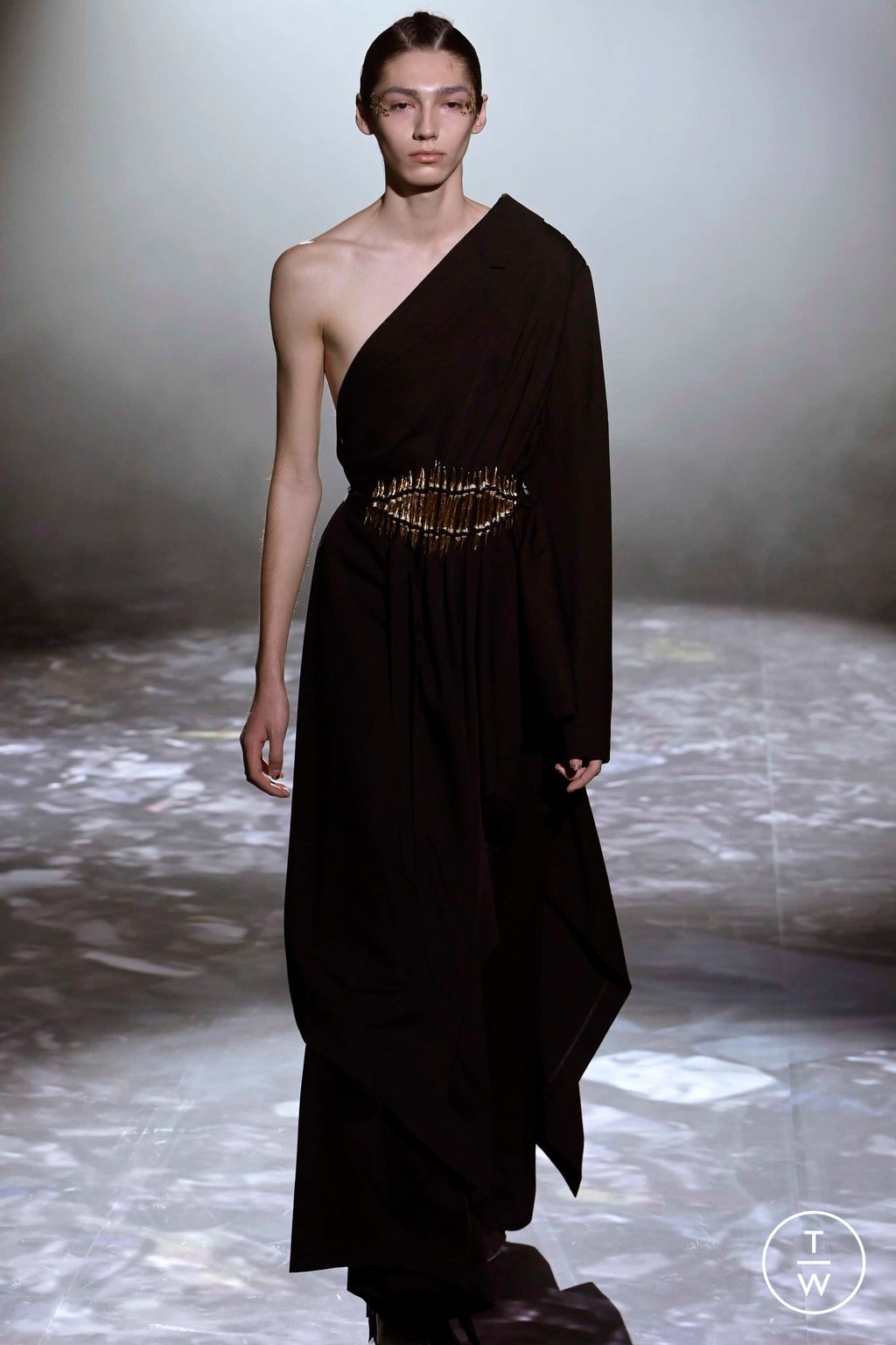 Fashion Week Paris Spring/Summer 2023 look 1 from the Yuima Nakazato collection couture