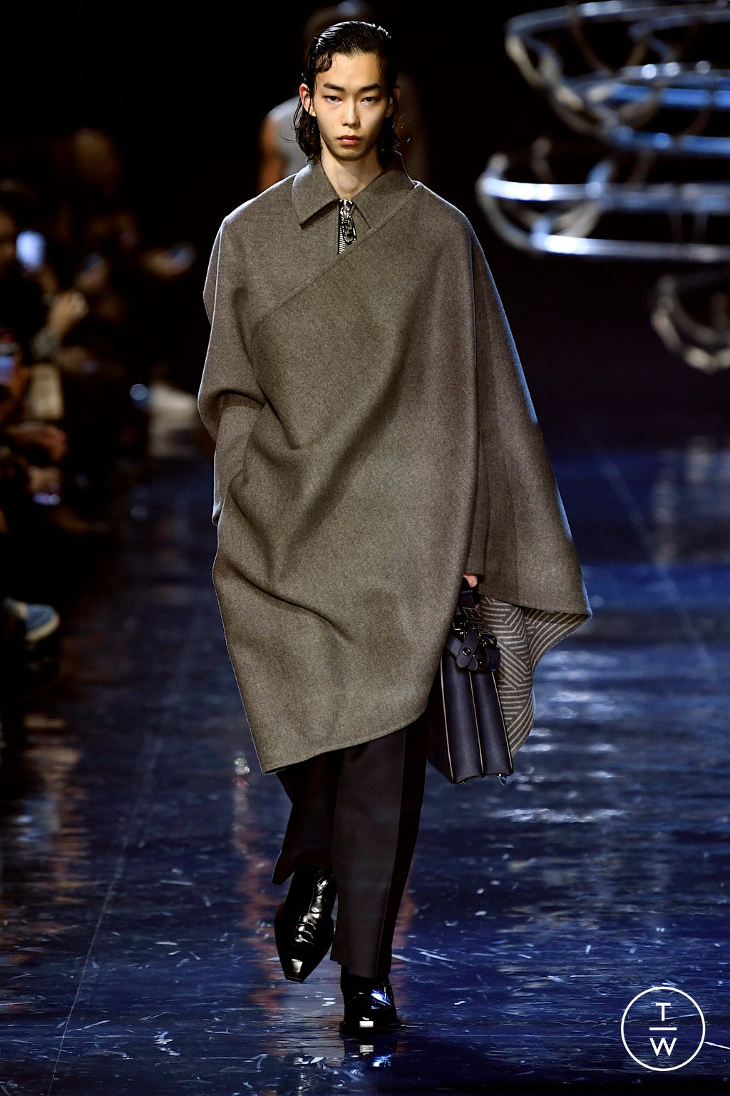 Fashion Week Milan Fall/Winter 2023 look 1 de la collection Fendi menswear
