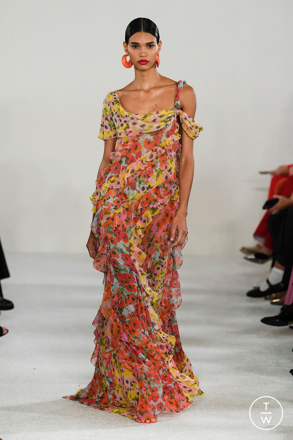 Fashion Week New York Spring/Summer 2023 look 36 from the Carolina Herrera collection womenswear
