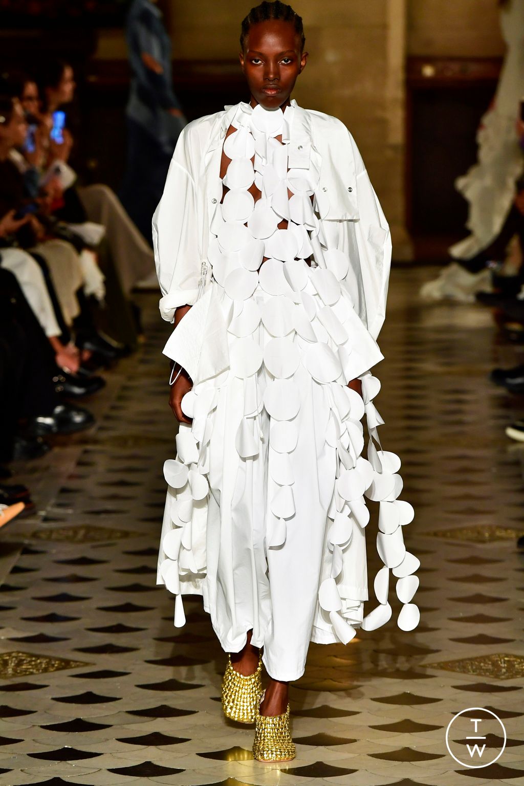 Fashion Week Paris Spring/Summer 2023 look 40 from the A.W.A.K.E MODE collection 女装