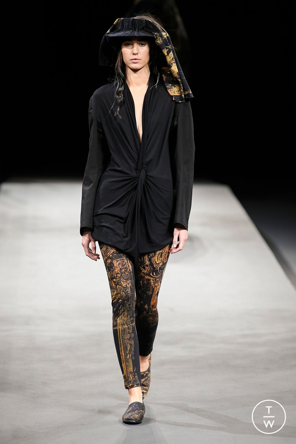 Fashion Week Paris Spring/Summer 2023 look 35 de la collection Yohji Yamamoto womenswear
