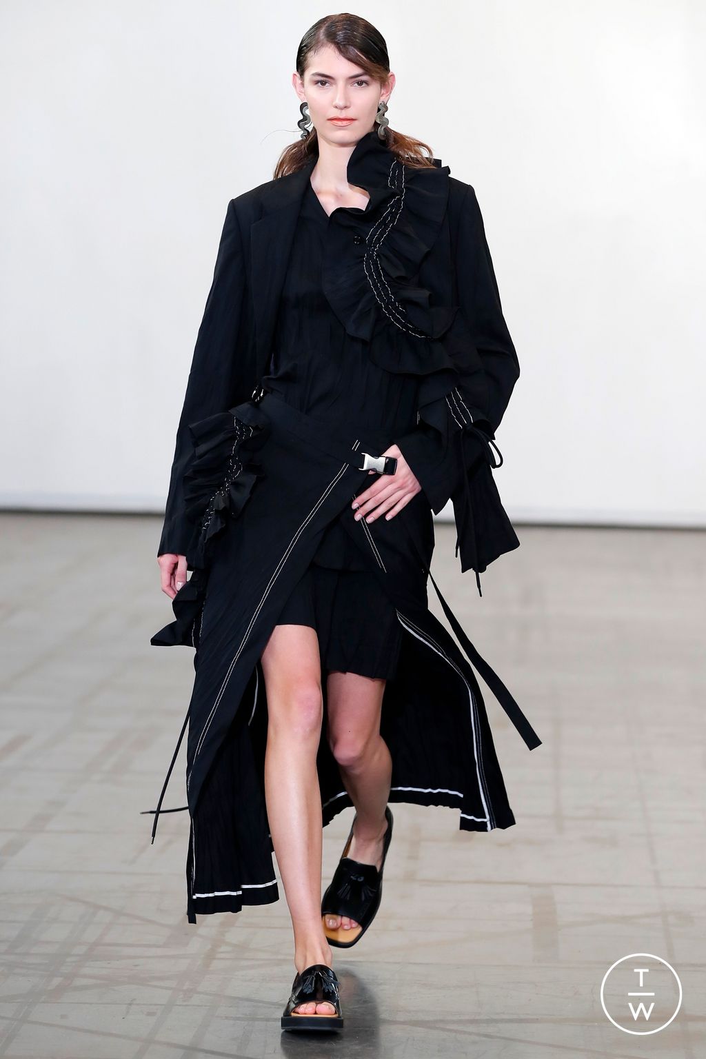 Fashion Week Paris Spring/Summer 2023 look 2 from the Ujoh collection 女装