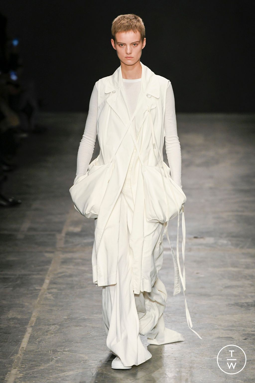 Fashion Week Paris Spring/Summer 2023 look 32 from the Ann Demeulemeester collection womenswear