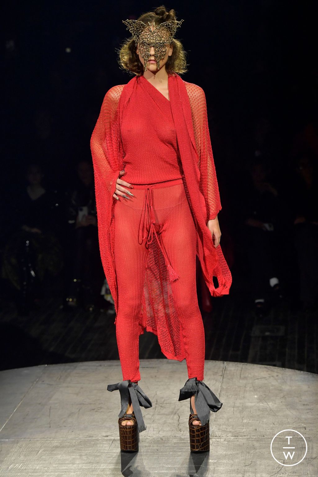 Fashion Week Paris Spring/Summer 2023 look 17 from the Andreas Kronthaler for Vivienne Westwood collection womenswear