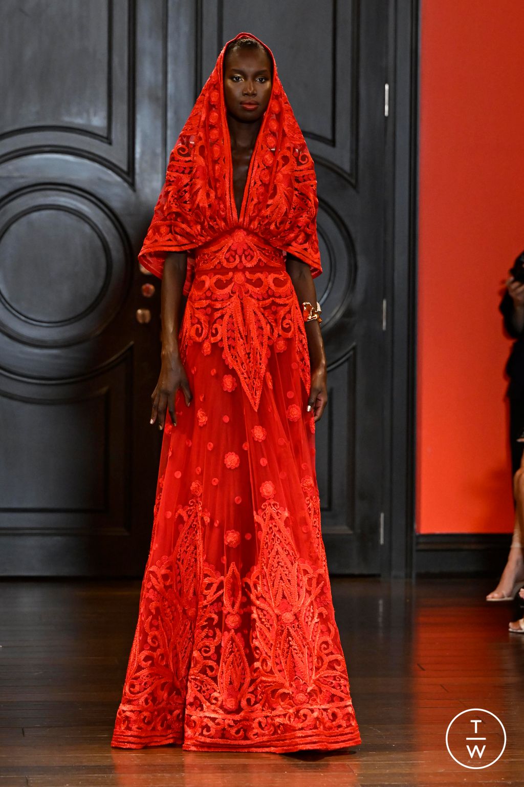 Fashion Week New York Spring/Summer 2024 look 1 from the Naeem Khan collection womenswear