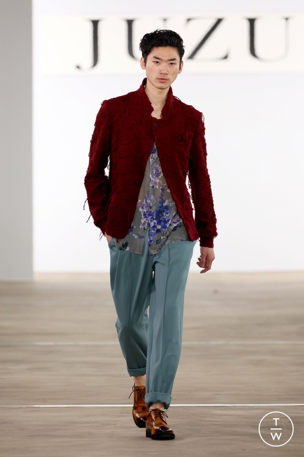 Fashion Week New York Fall/Winter 2024 look 37 from the Juzui collection 女装