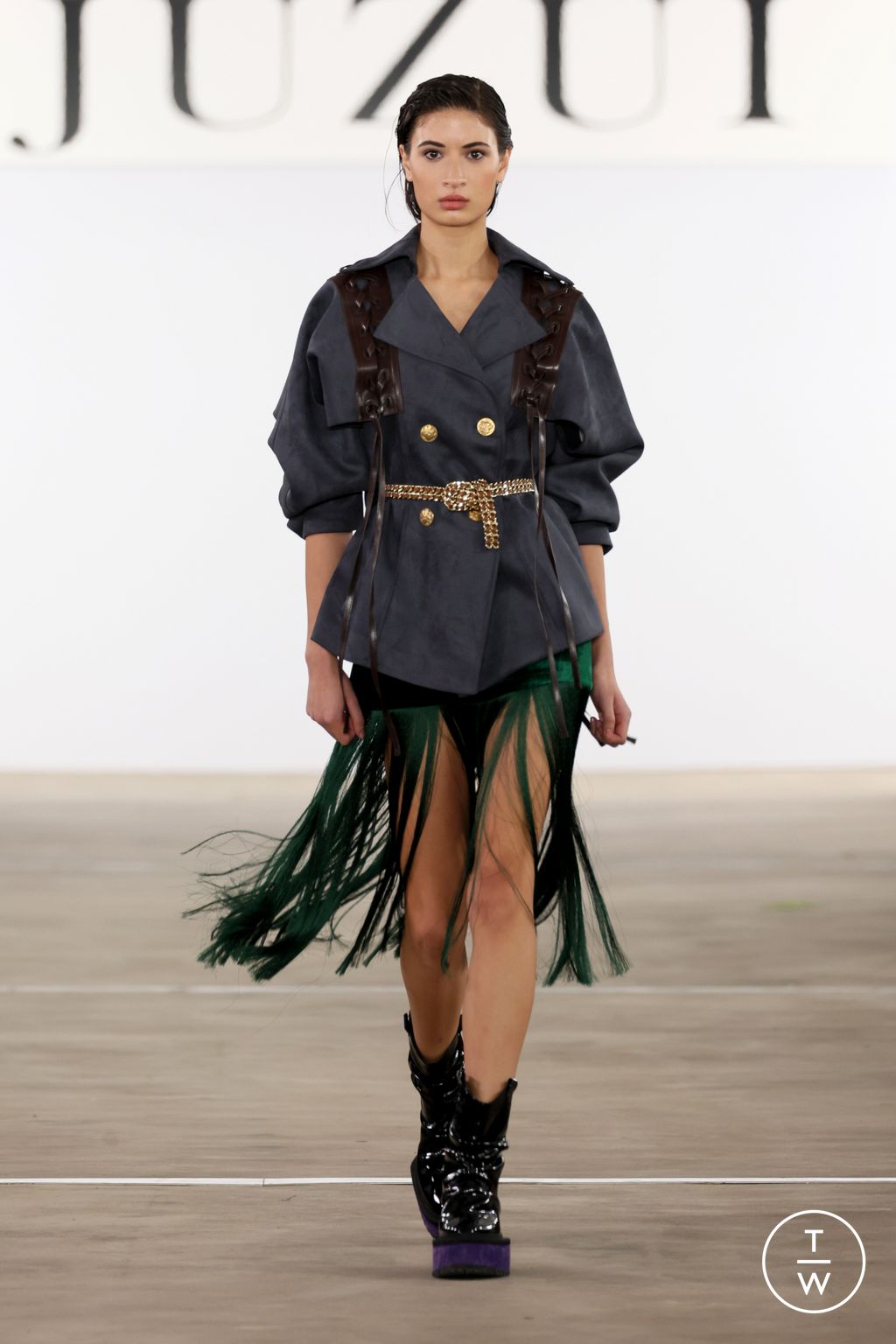 Fashion Week New York Fall/Winter 2024 look 34 from the Juzui collection 女装