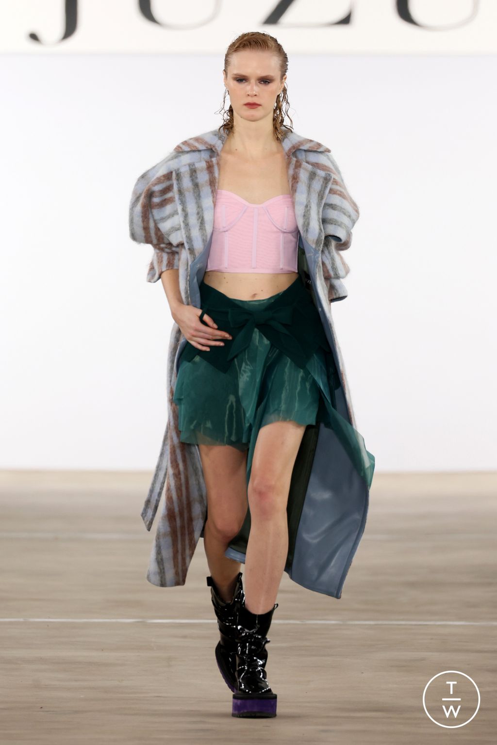 Fashion Week New York Fall/Winter 2024 look 32 de la collection Juzui womenswear