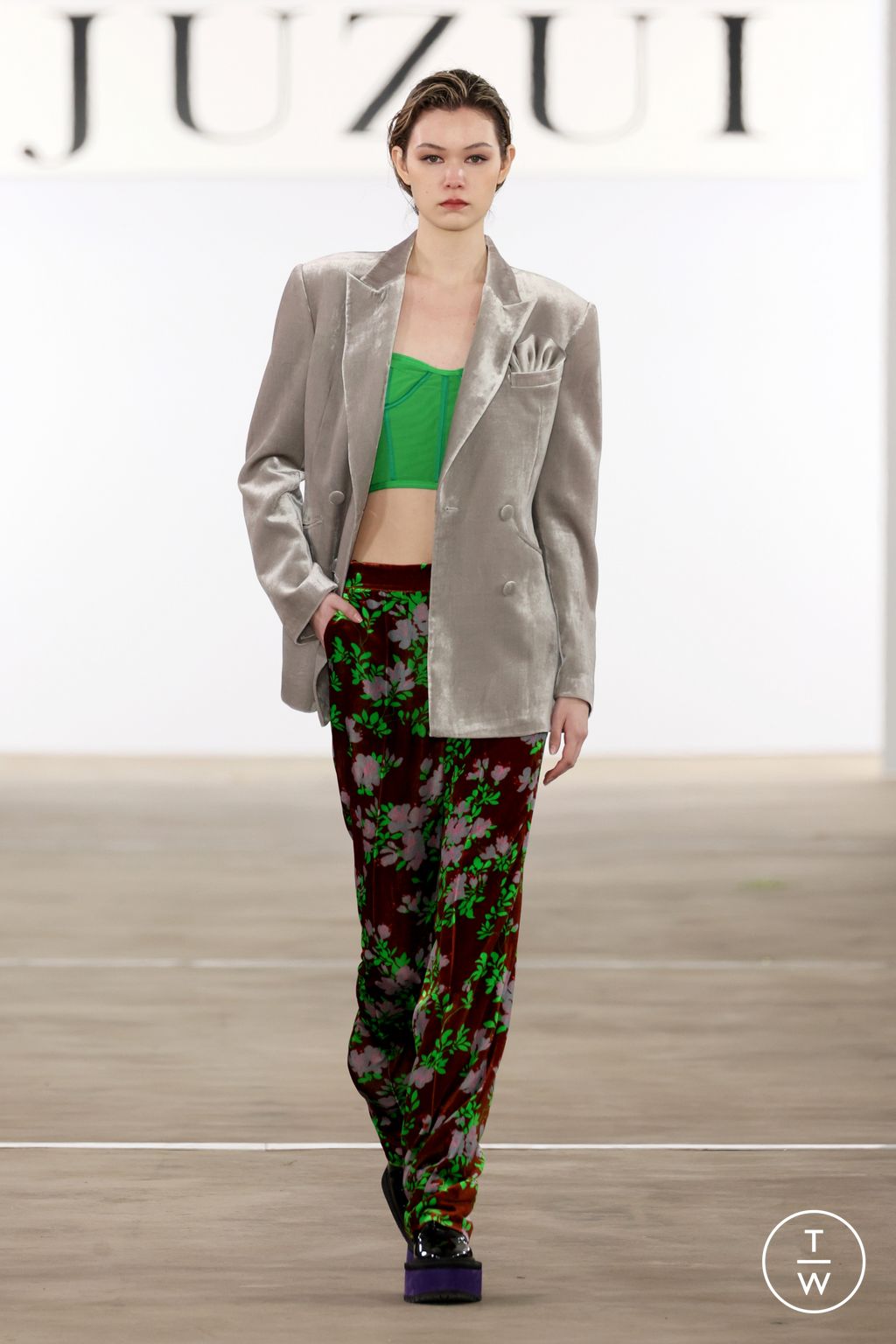 Fashion Week New York Fall/Winter 2024 look 31 from the Juzui collection womenswear