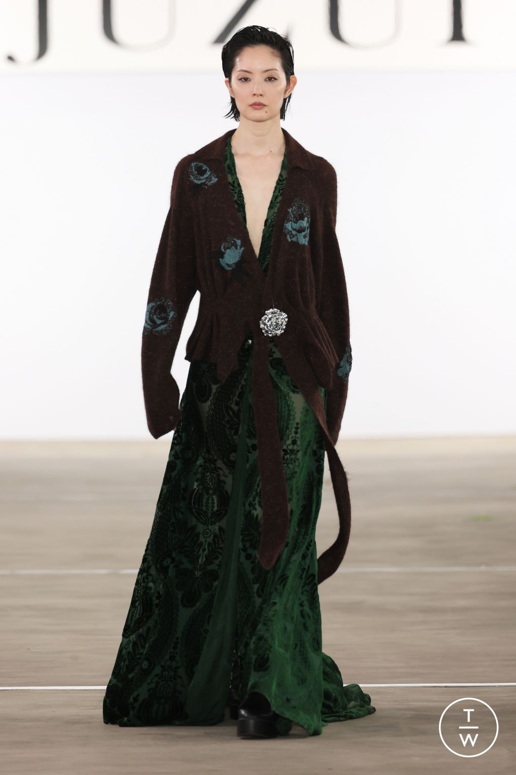 Fashion Week New York Fall/Winter 2024 look 27 from the Juzui collection 女装