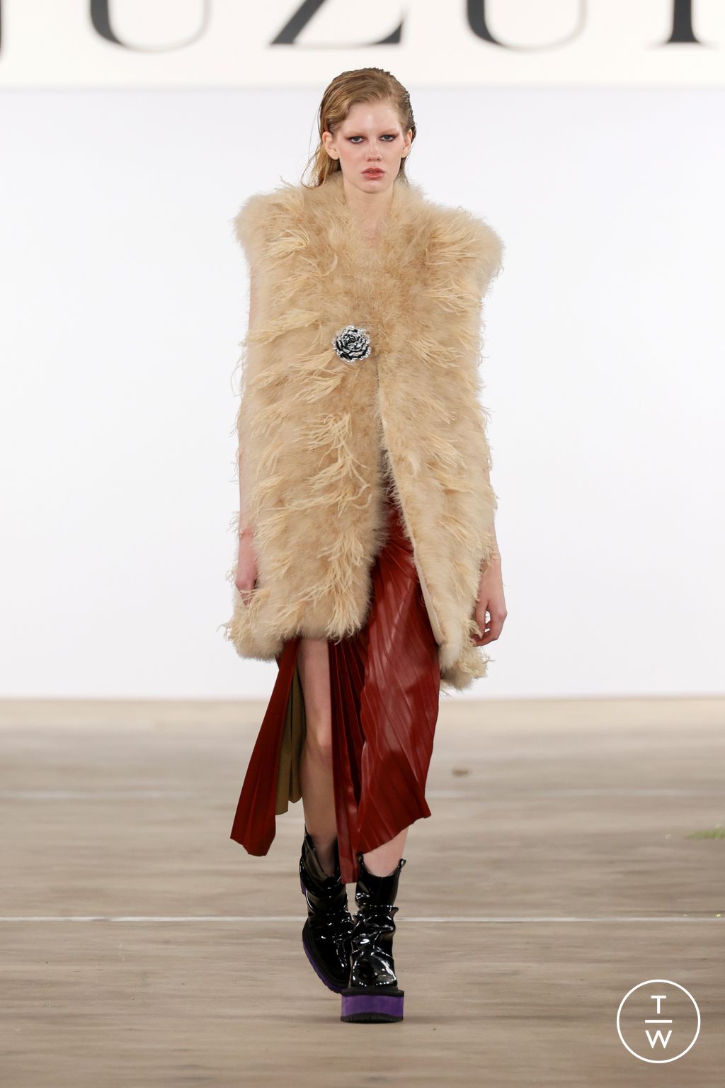 Fashion Week New York Fall/Winter 2024 look 21 from the Juzui collection 女装