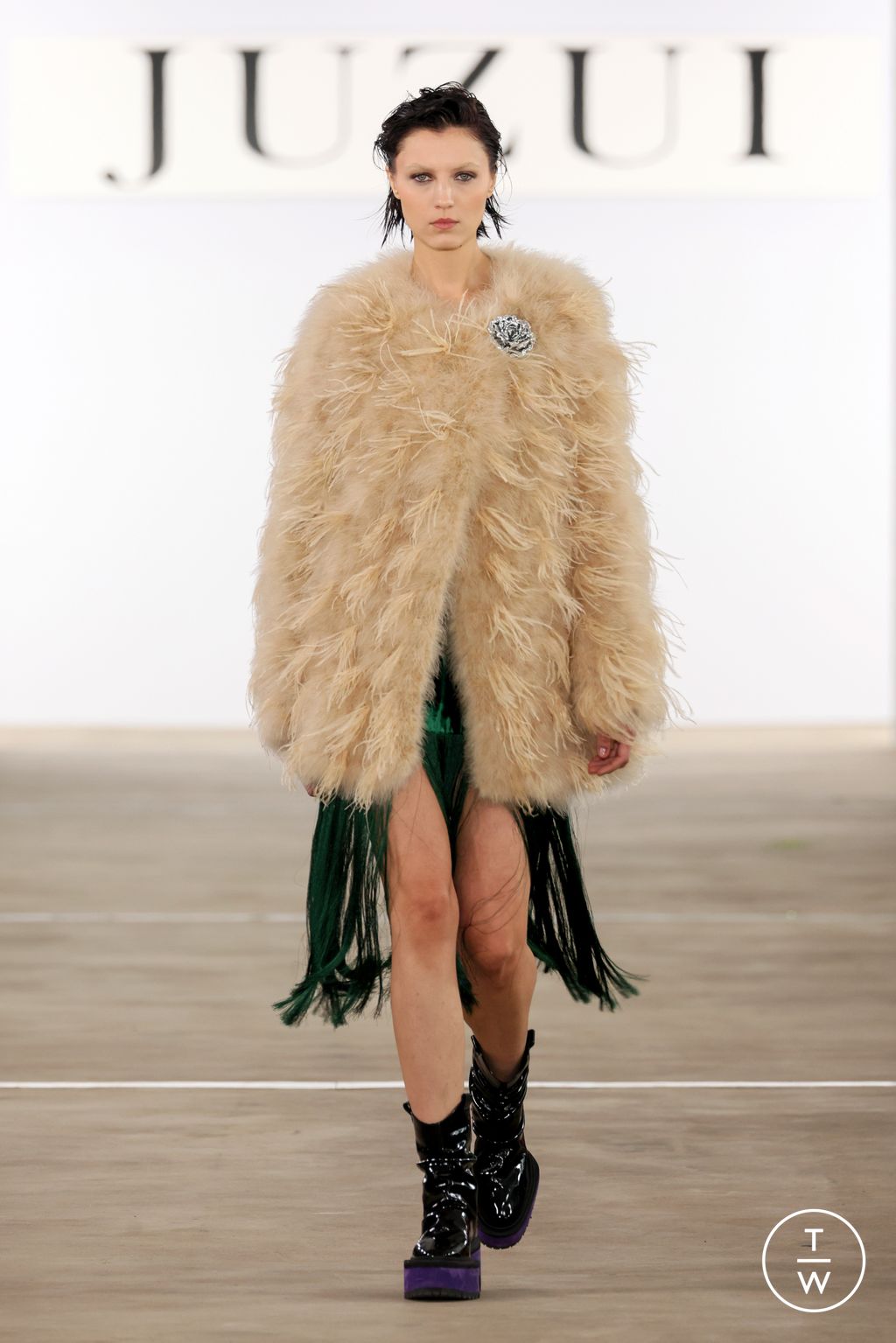 Fashion Week New York Fall/Winter 2024 look 18 de la collection Juzui womenswear