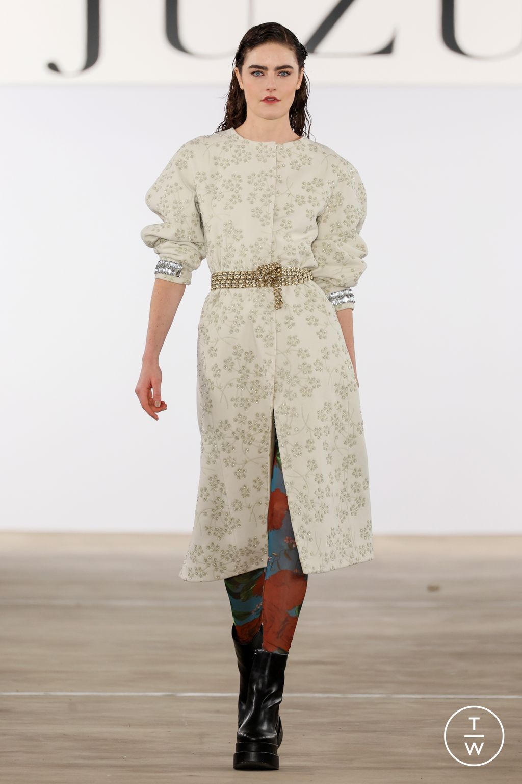 Fashion Week New York Fall/Winter 2024 look 16 from the Juzui collection 女装