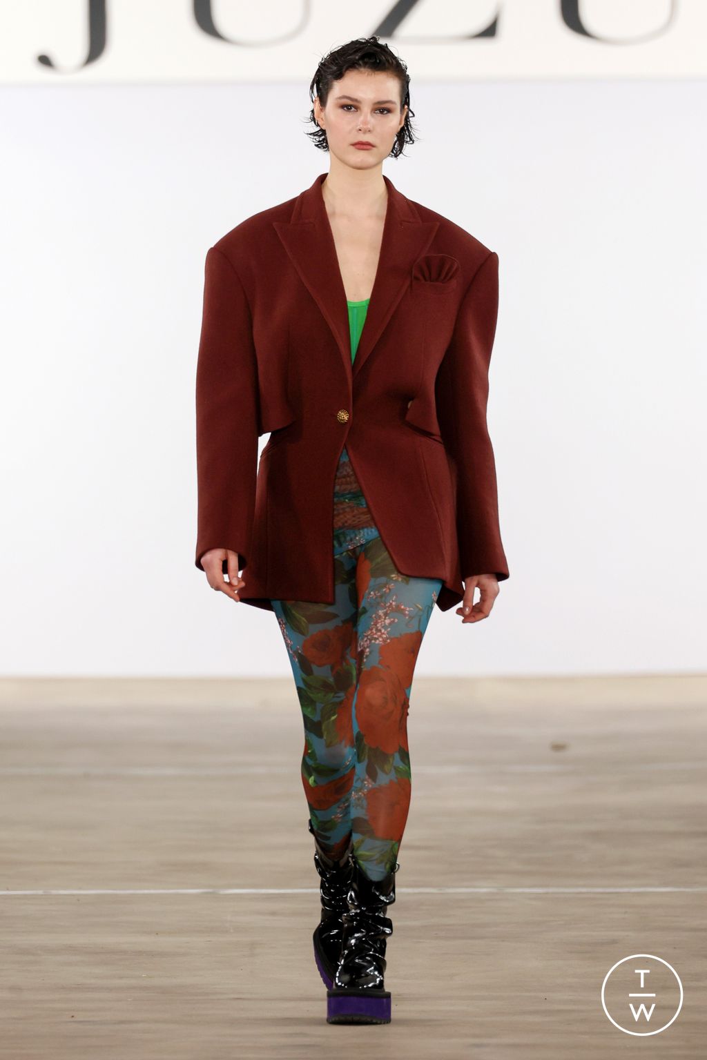 Fashion Week New York Fall/Winter 2024 look 13 from the Juzui collection 女装