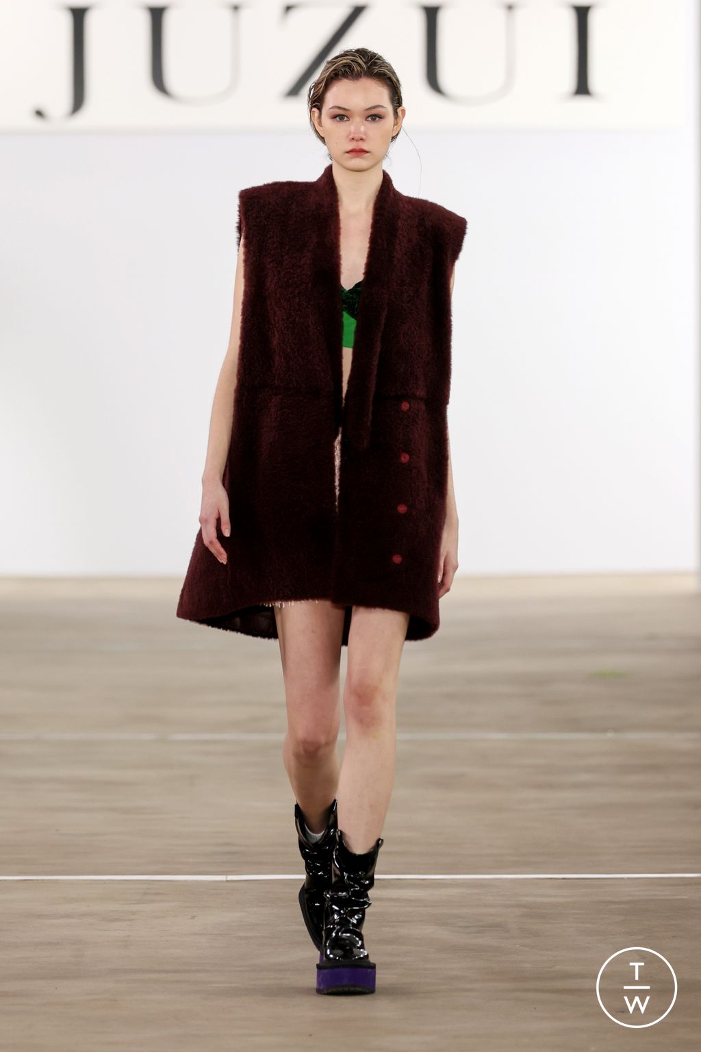 Fashion Week New York Fall/Winter 2024 look 9 from the Juzui collection womenswear