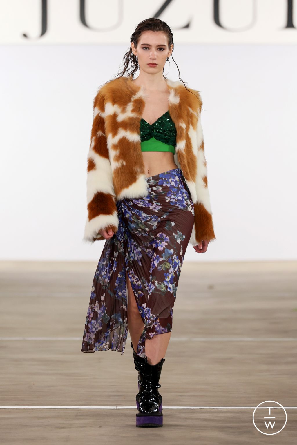 Fashion Week New York Fall/Winter 2024 look 8 from the Juzui collection 女装
