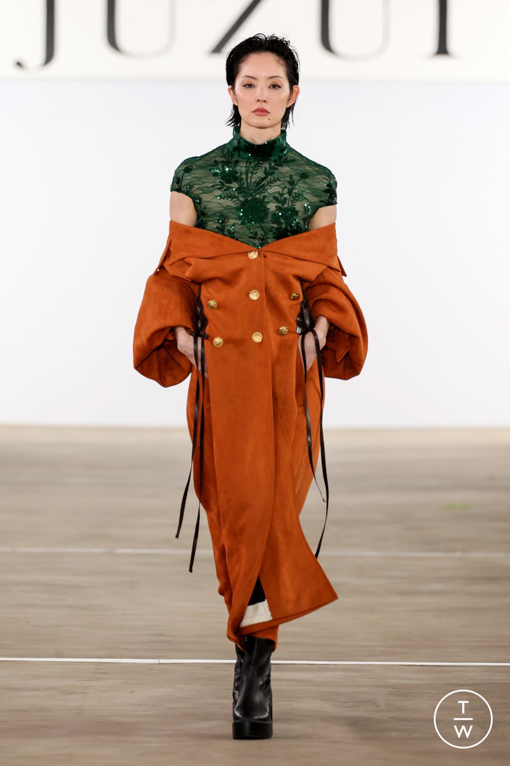 Fashion Week New York Fall/Winter 2024 look 2 from the Juzui collection womenswear
