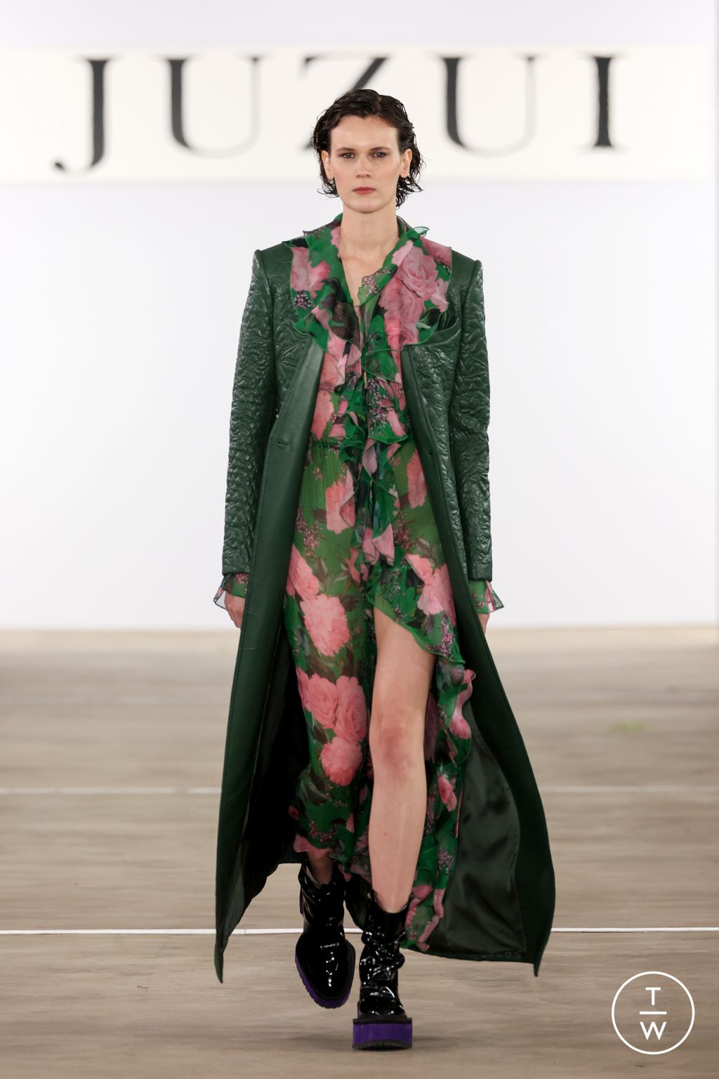 Fashion Week New York Fall/Winter 2024 look 1 from the Juzui collection 女装