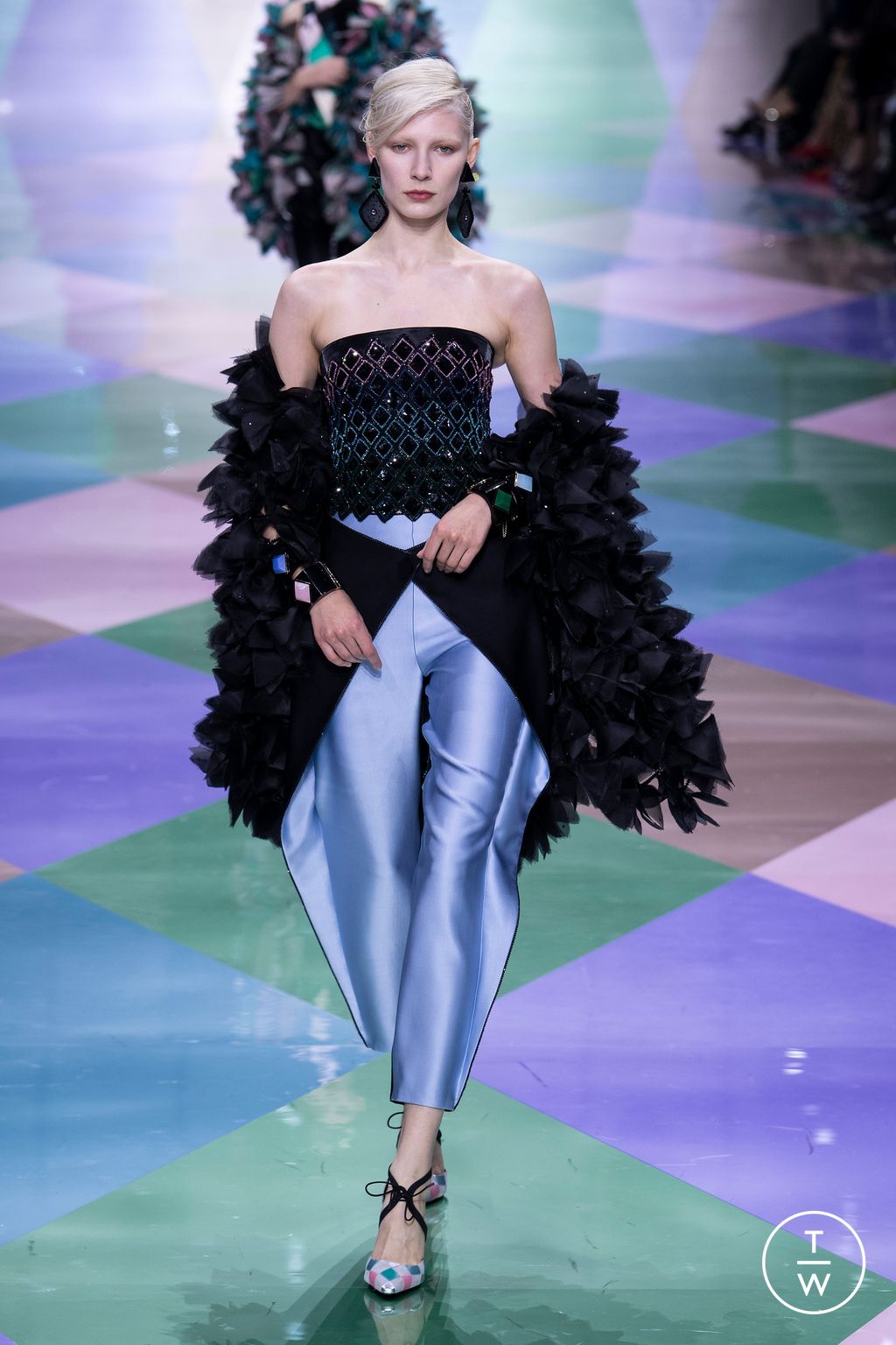 Fashion Week Paris Spring/Summer 2023 look 17 from the Giorgio Armani Privé collection 高级定制